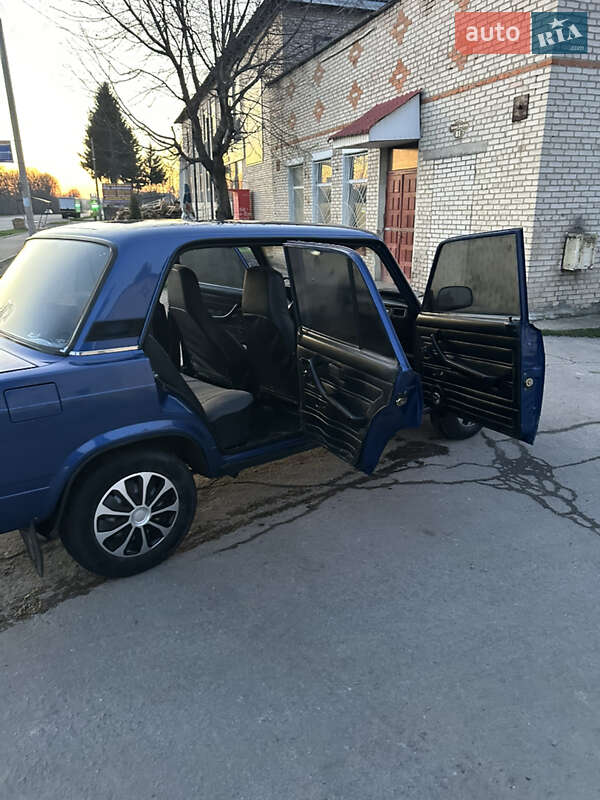 Седан ВАЗ / Lada 2107 2006 в Хмельнике