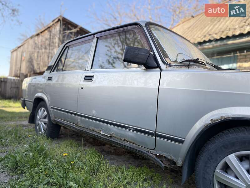 Седан ВАЗ / Lada 2107 2006 в Киеве