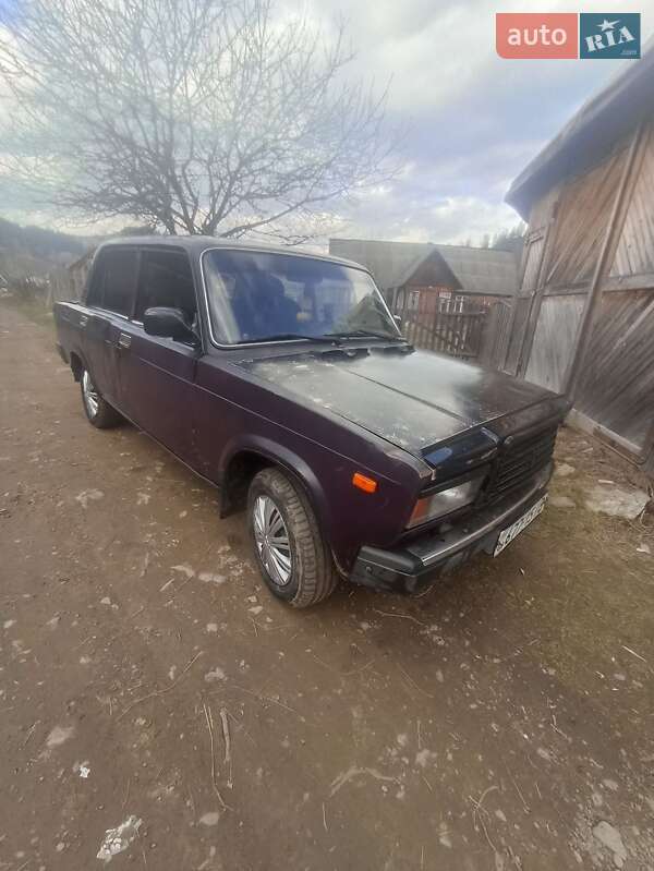 Седан ВАЗ / Lada 2107 2001 в Путиле