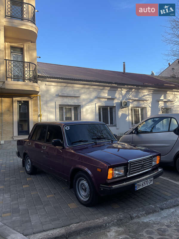 Седан ВАЗ / Lada 2107 1984 в 
