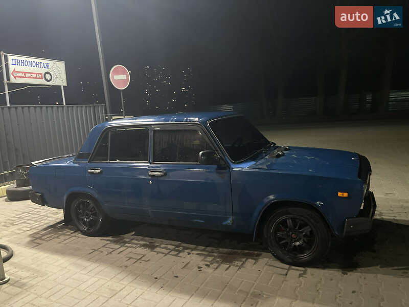 Седан ВАЗ / Lada 2107 2004 в Броварах