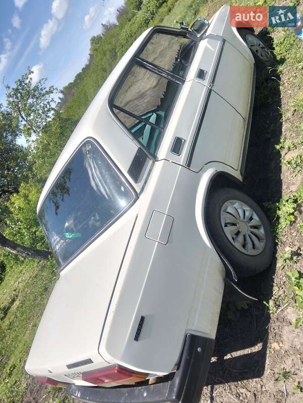 Седан ВАЗ / Lada 2107 1996 в Ровном