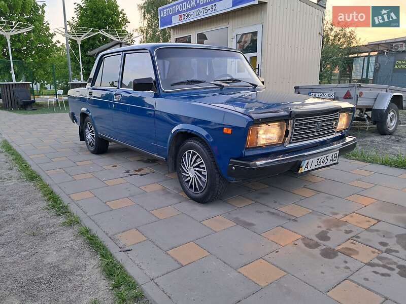 Седан ВАЗ 2107 2004 в 
