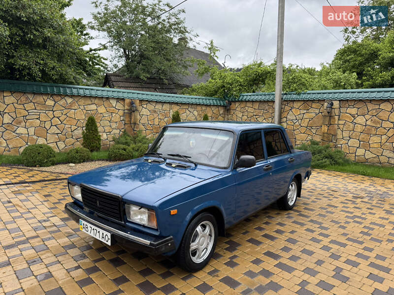 Седан ВАЗ / Lada 2107 2004 в Могилів-Подільському