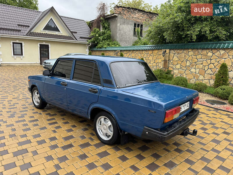 Седан ВАЗ / Lada 2107 2004 в Могилів-Подільському