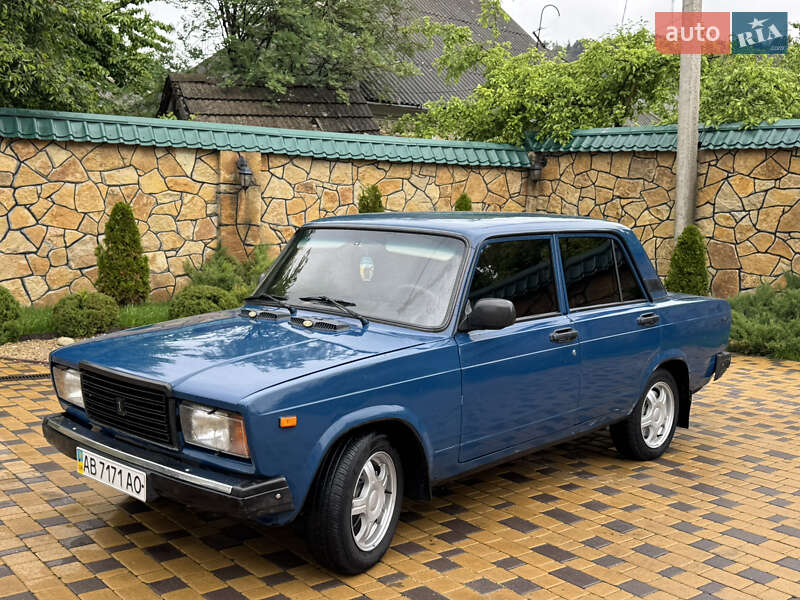 Седан ВАЗ / Lada 2107 2004 в Могилів-Подільському