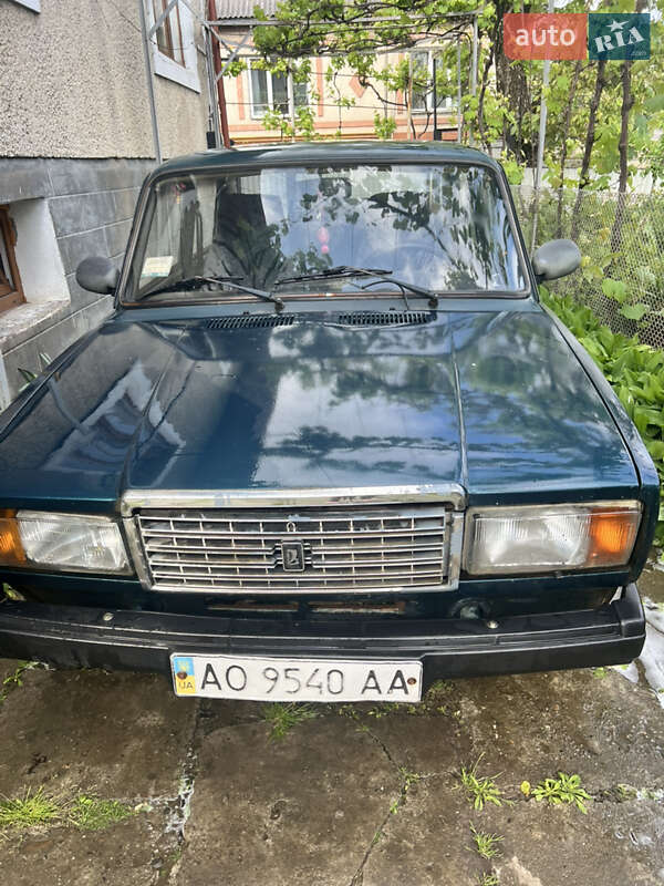 Седан ВАЗ 2107 2004 в 