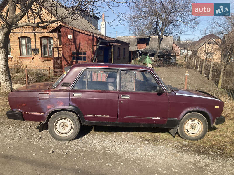 Седан ВАЗ / Lada 2107 1983 в Бердичеве