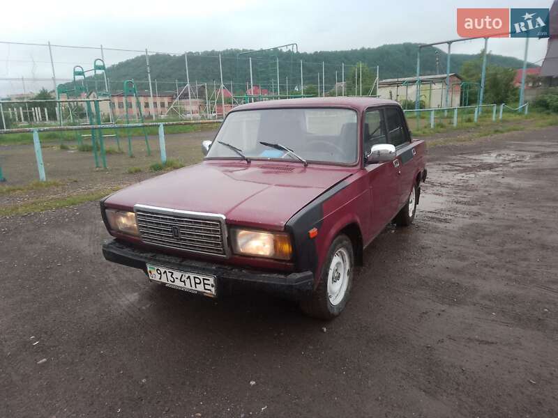 Седан ВАЗ 2107 2004 в 