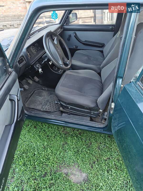 Седан ВАЗ / Lada 2107 2005 в Ромнах