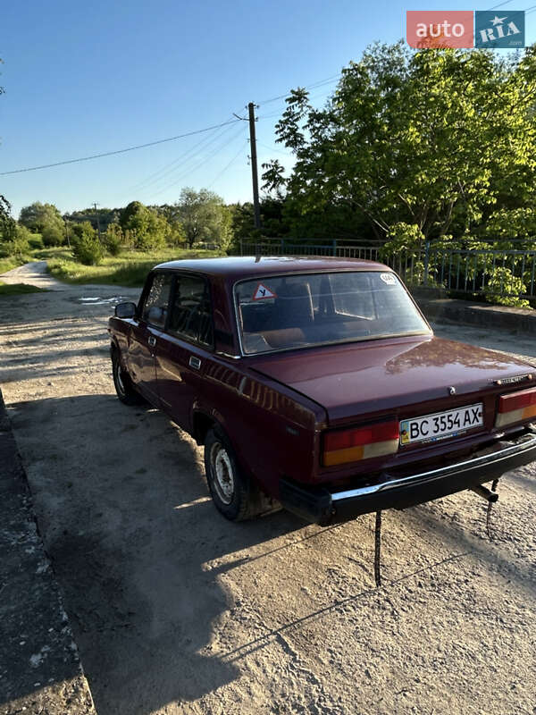 Седан ВАЗ / Lada 2107 2004 в Николаеве