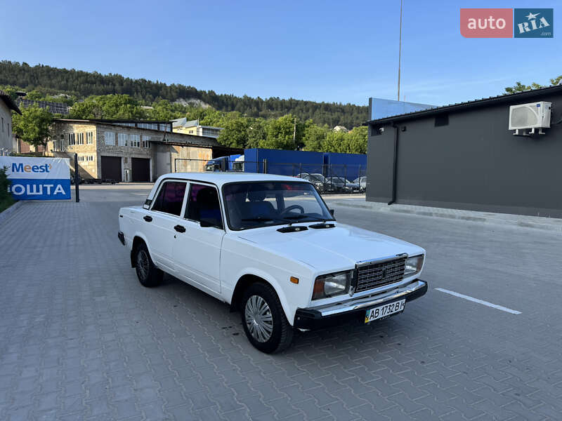 Седан ВАЗ / Lada 2107 2001 в Могилів-Подільському