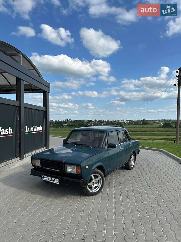 Седан ВАЗ / Lada 2107 2005 в Шумске