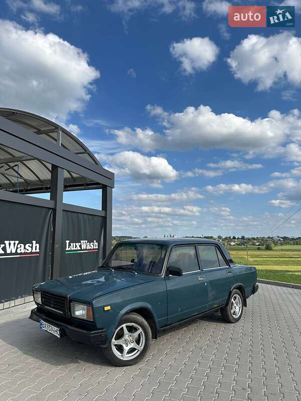 Седан ВАЗ / Lada 2107 2005 в Шумске