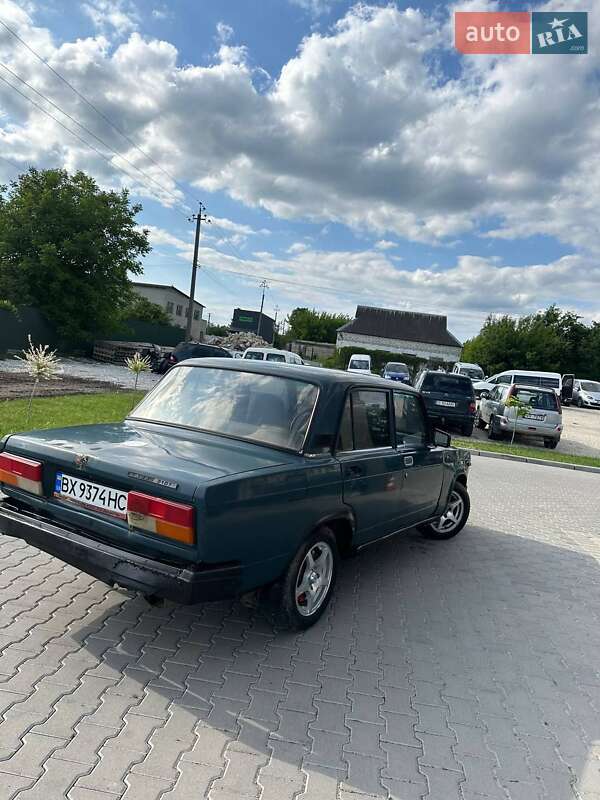 Седан ВАЗ / Lada 2107 2005 в Шумске