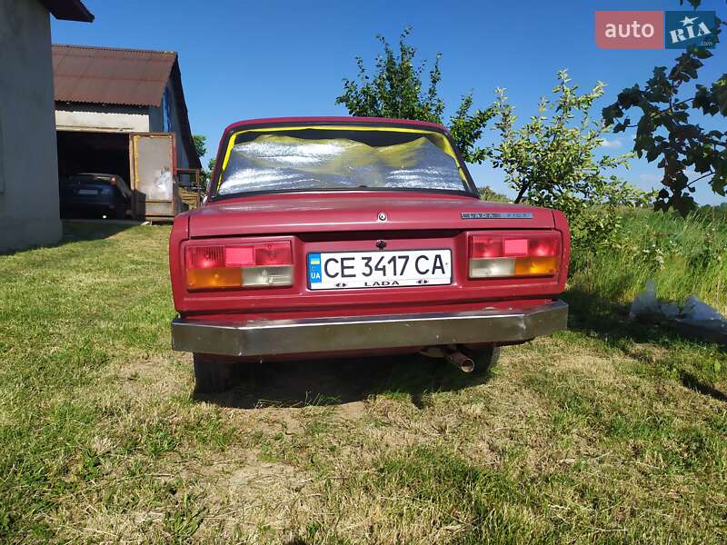 Седан ВАЗ / Lada 2107 1996 в Черновцах