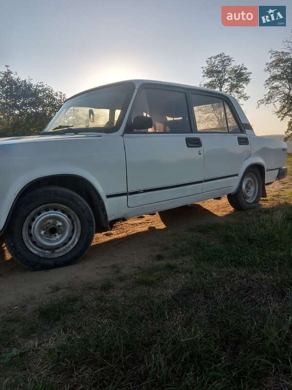Седан ВАЗ / Lada 2107 1992 в Могилев-Подольске