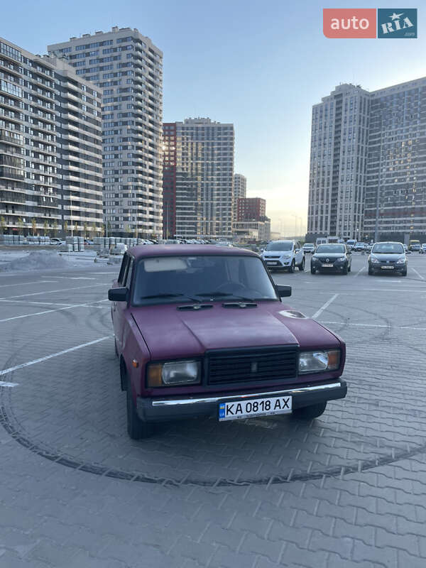 Седан ВАЗ / Lada 2107 2002 в Киеве