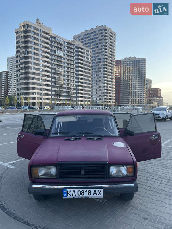 Седан ВАЗ / Lada 2107 2002 в Киеве