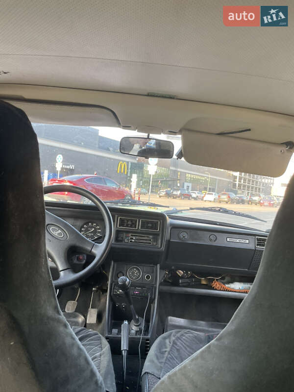 Седан ВАЗ / Lada 2107 2002 в Киеве