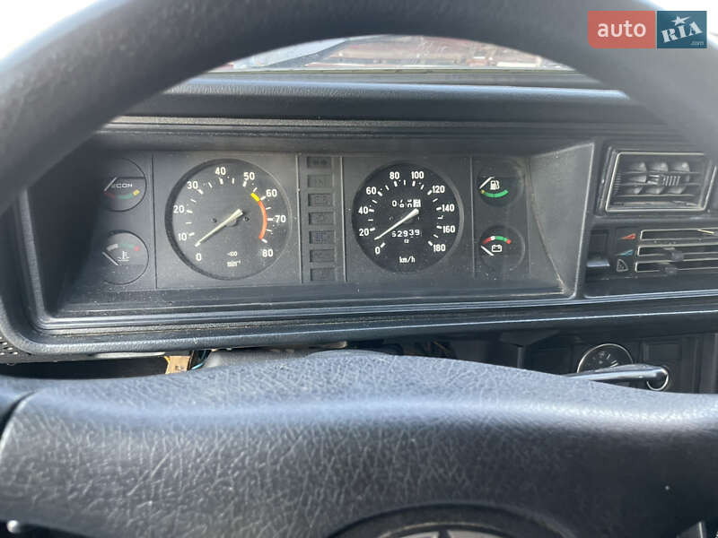 Седан ВАЗ / Lada 2107 2002 в Киеве