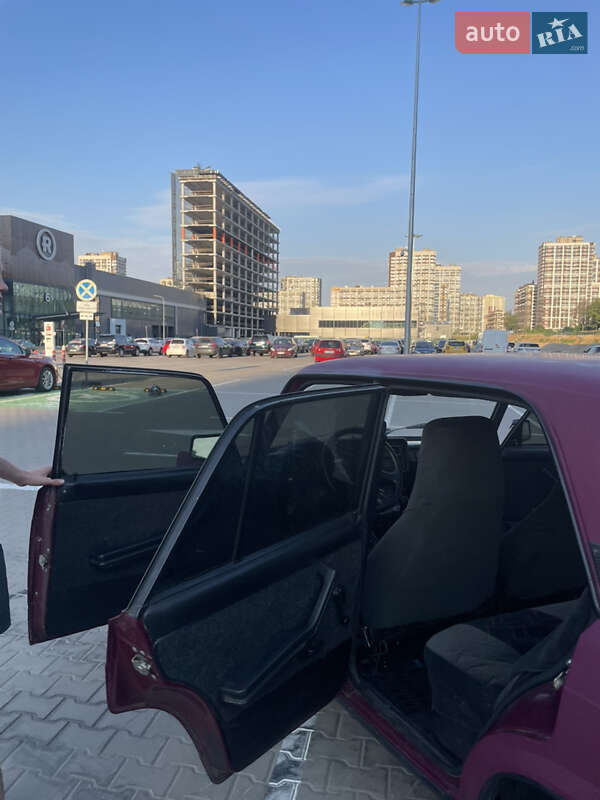 Седан ВАЗ / Lada 2107 2002 в Киеве