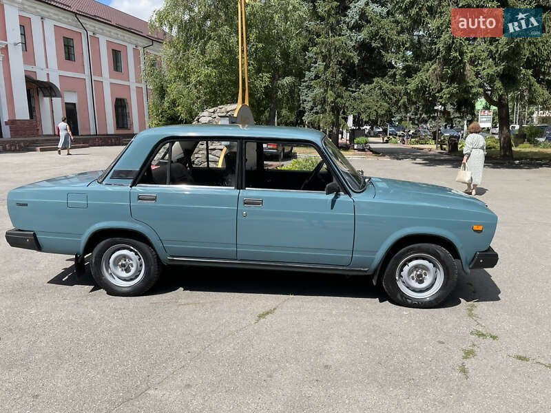 Седан ВАЗ / Lada 2107 2004 в Тульчине