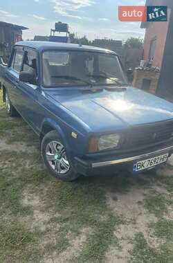 Седан ВАЗ 2107 2004 в Сарнах