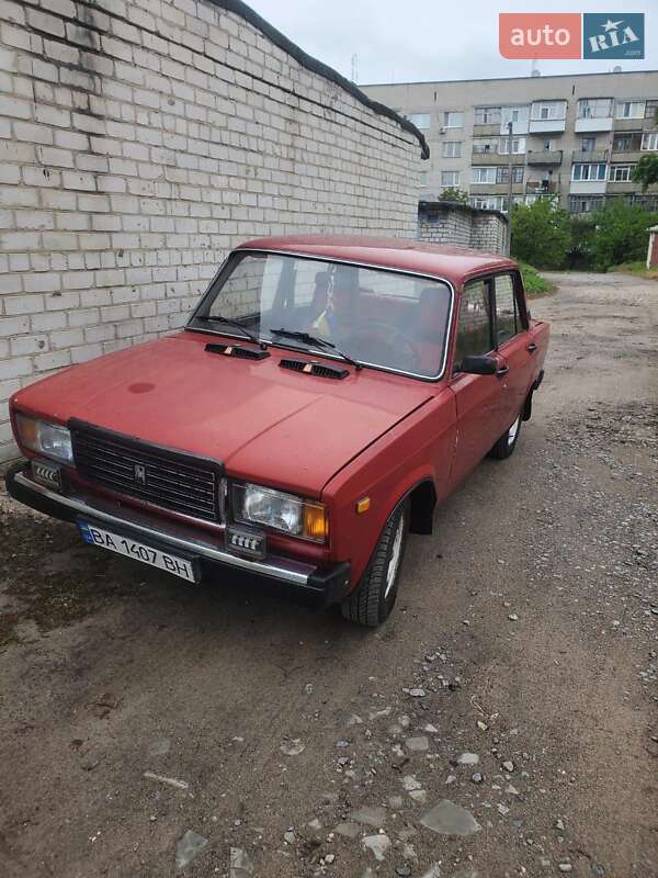 Седан ВАЗ / Lada 2107 1988 в Светловодске
