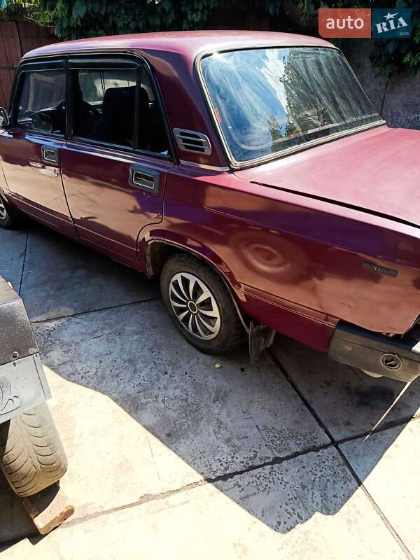 Седан ВАЗ / Lada 2107 2003 в Долинской