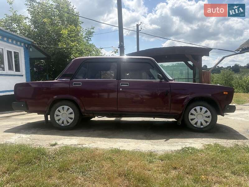 Седан ВАЗ / Lada 2107 2001 в Золотоноше