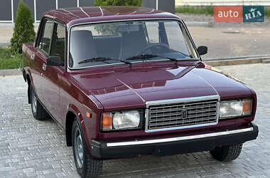 Седан ВАЗ 2107 2004 в 