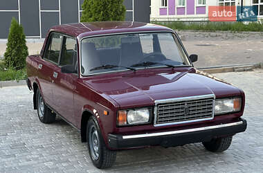 Седан ВАЗ 2107 2004 в 