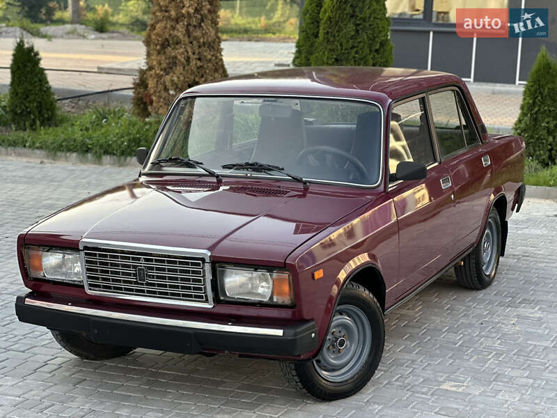 Седан ВАЗ 2107 2004 в 