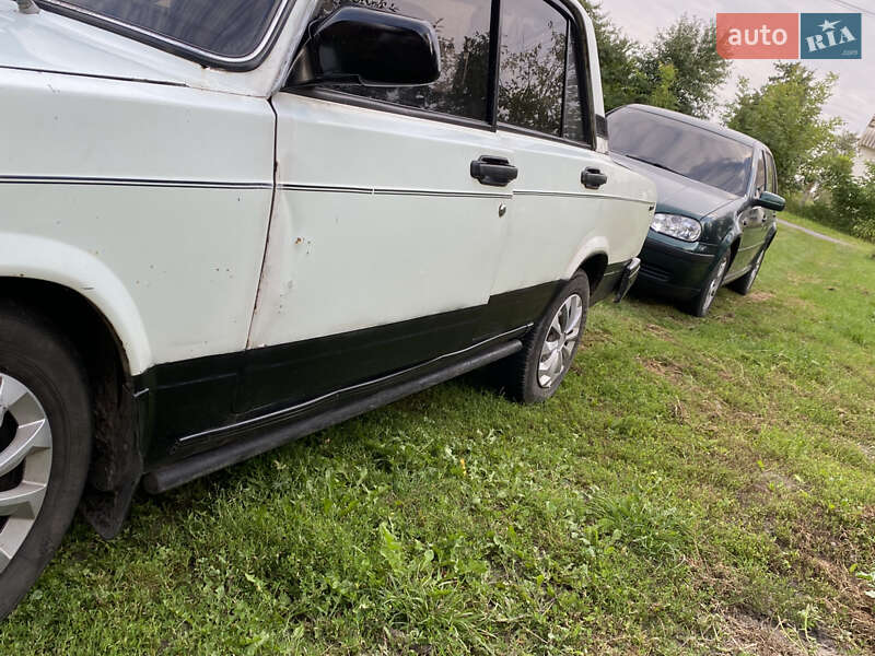 Седан ВАЗ / Lada 2107 1992 в Локачах