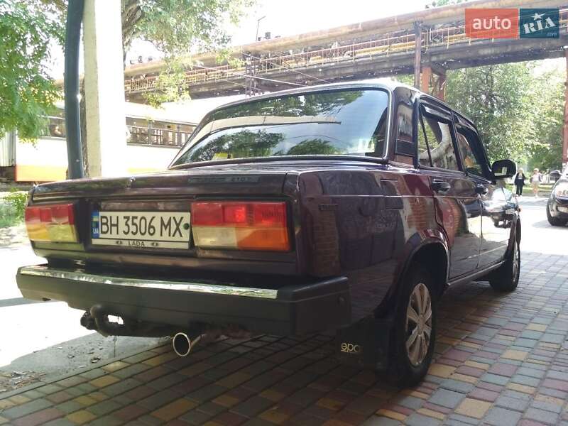Седан ВАЗ / Lada 2107 2004 в Одессе