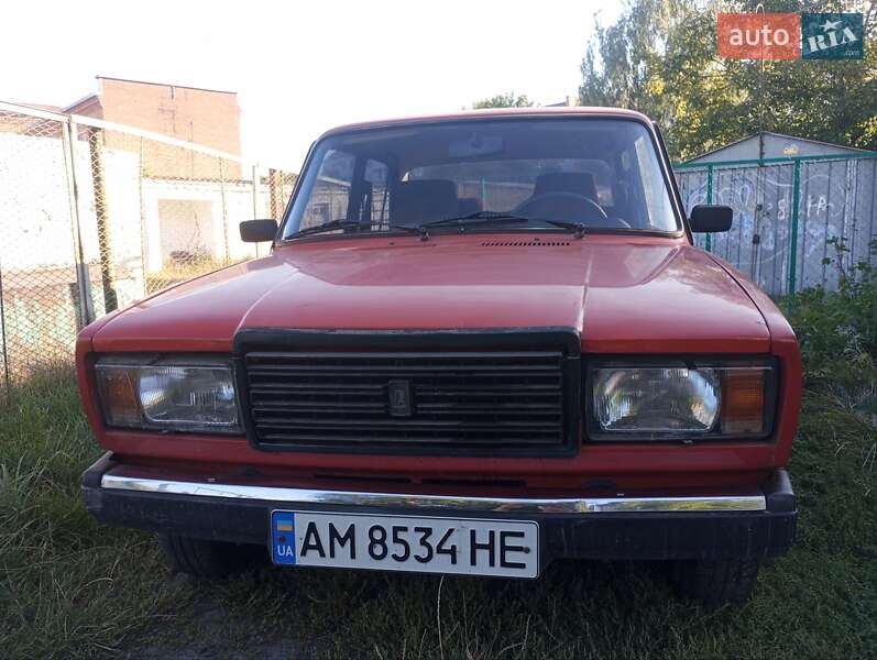 Седан ВАЗ / Lada 2107 1990 в Житомире