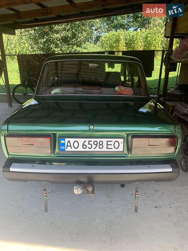 Седан ВАЗ / Lada 2107 2004 в Сваляве