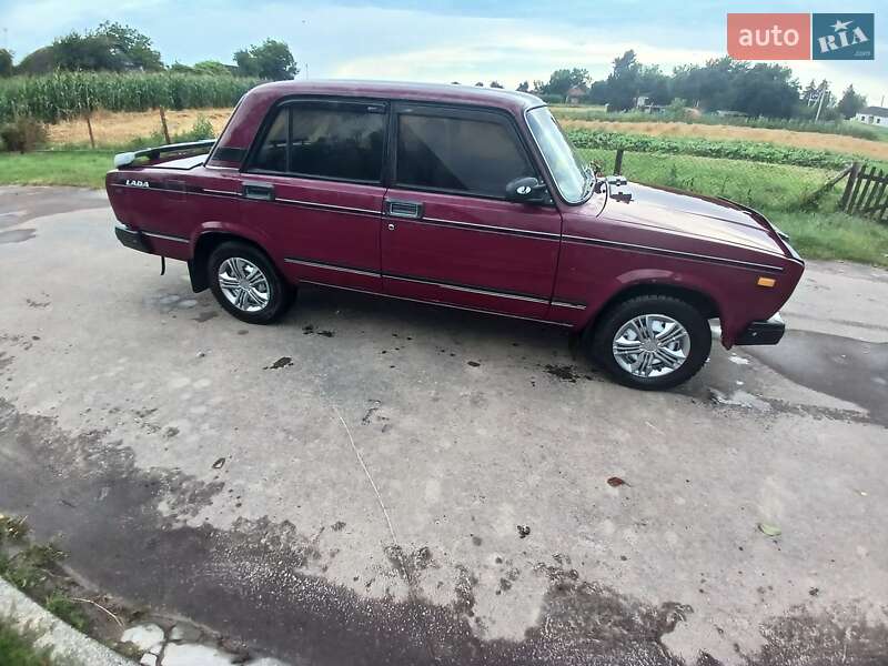 Седан ВАЗ / Lada 2107 2004 в Иваничах