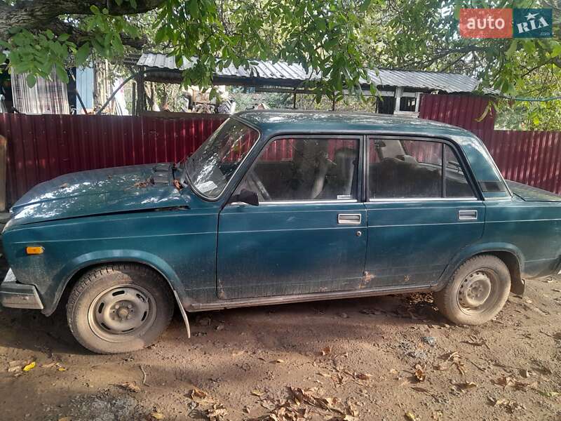 Седан ВАЗ / Lada 2107 2004 в Новой Ушице