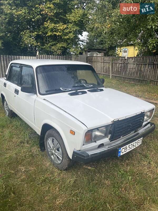 Седан ВАЗ / Lada 2107 2001 в Нежине