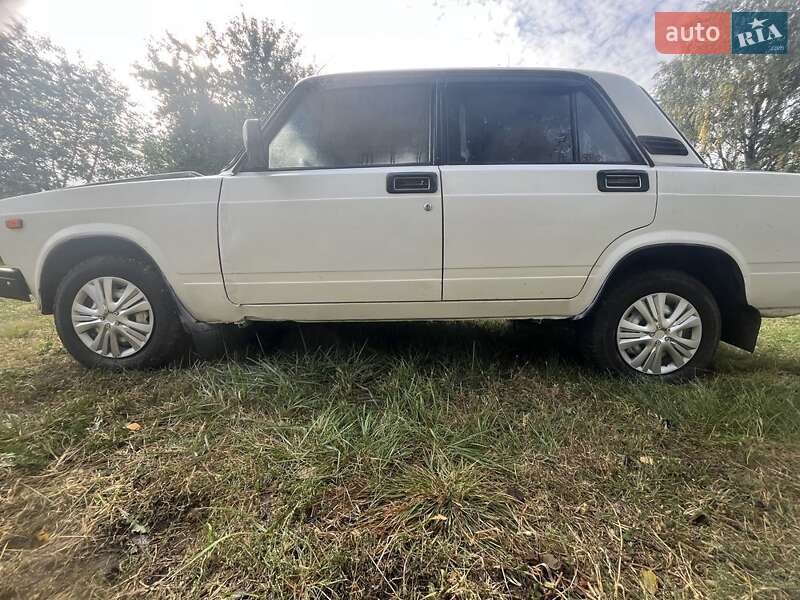 Седан ВАЗ / Lada 2107 2001 в Нежине