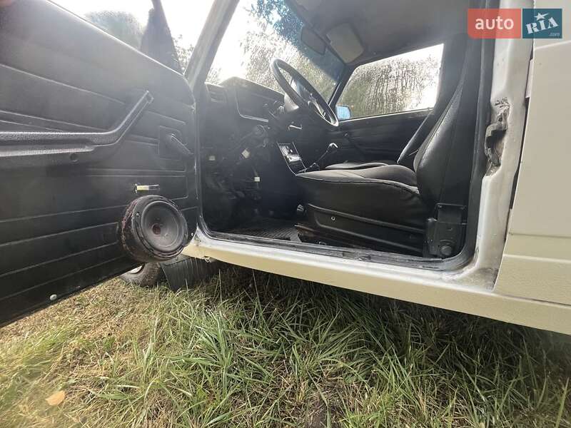 Седан ВАЗ / Lada 2107 2001 в Нежине