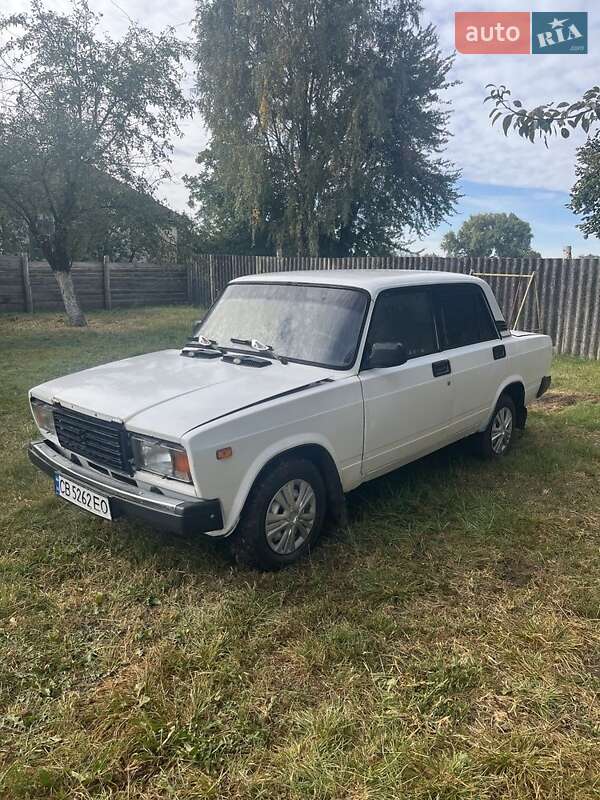 Седан ВАЗ / Lada 2107 2001 в Нежине