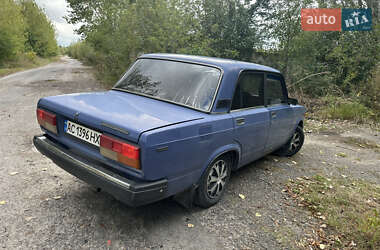 Седан ВАЗ 2107 2003 в  фото 4 Седан ВАЗ 2107 2003 в