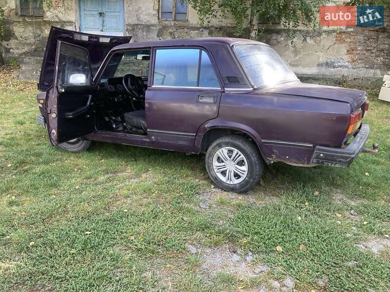 Седан ВАЗ / Lada 2107 1998 в Гайсине