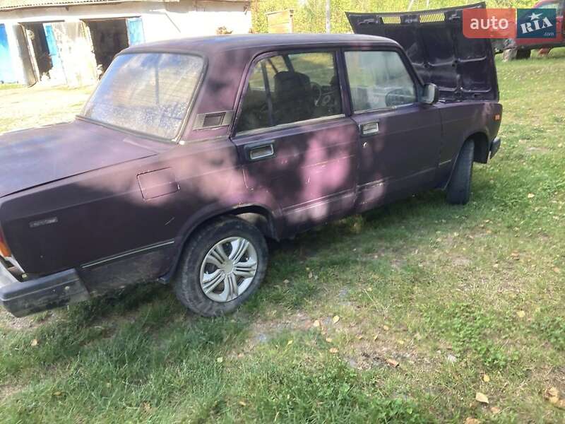 Седан ВАЗ / Lada 2107 1998 в Гайсине