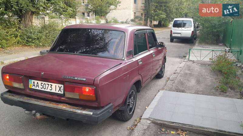 Седан ВАЗ / Lada 2107 2004 в Киеве