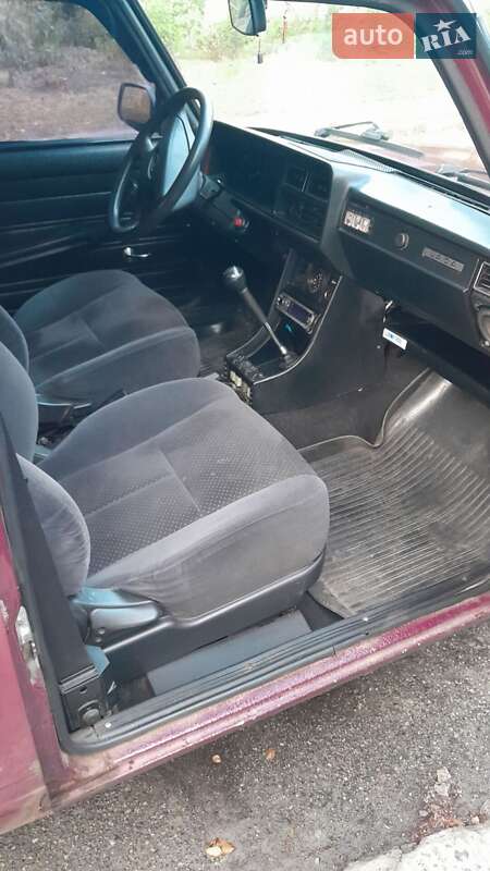 Седан ВАЗ / Lada 2107 2004 в Киеве