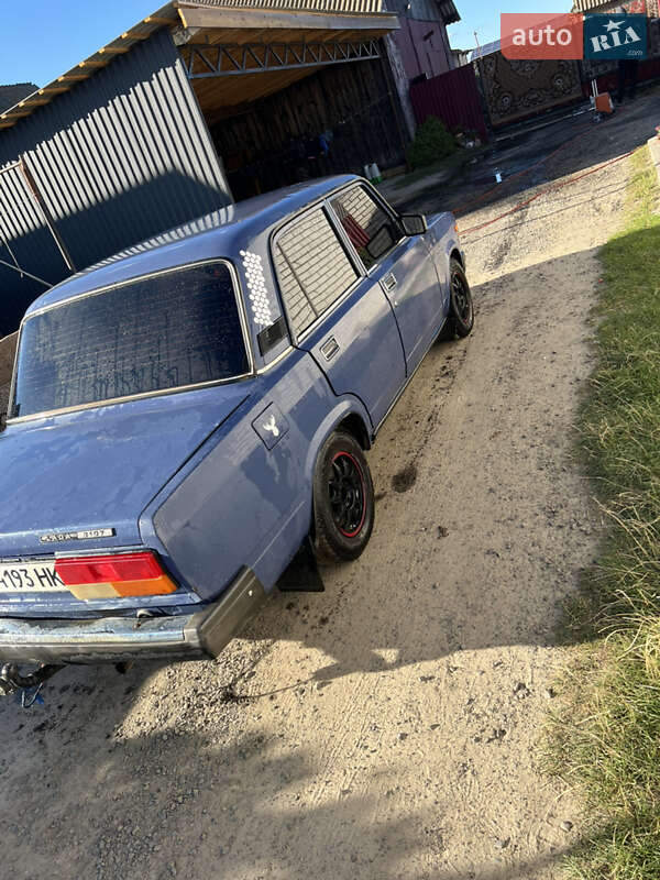 Седан ВАЗ / Lada 2107 2005 в Камне-Каширском